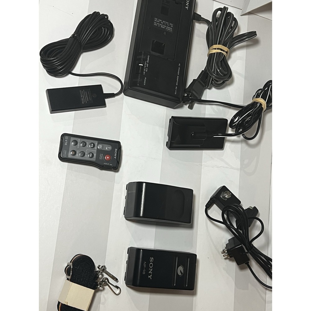 Sony Handycam CCD-TR71 Video 8 Camcorder Camera w Bag FOR PARTS OR REPAIR ONLY - Picture 10 of 14